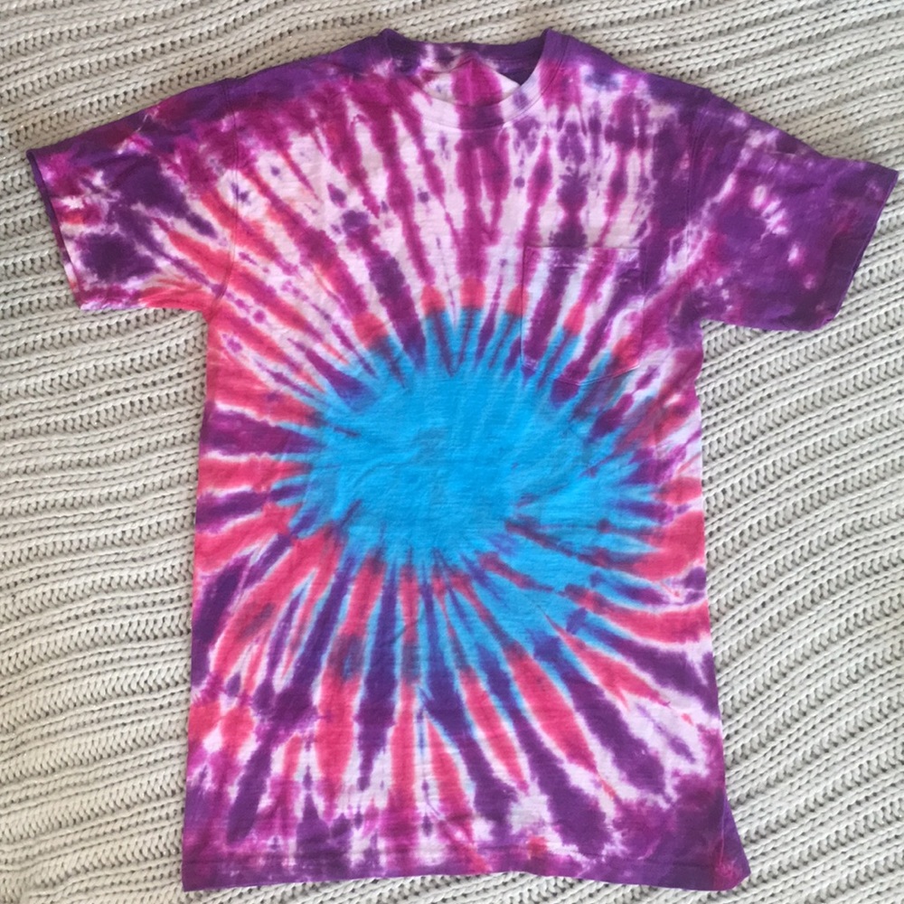 Handmade cotton swirl tie dye pocket tee